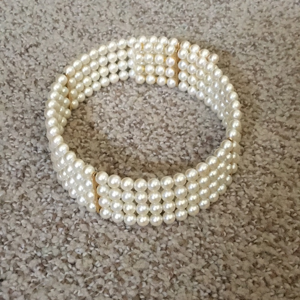 Pearl choker necklace